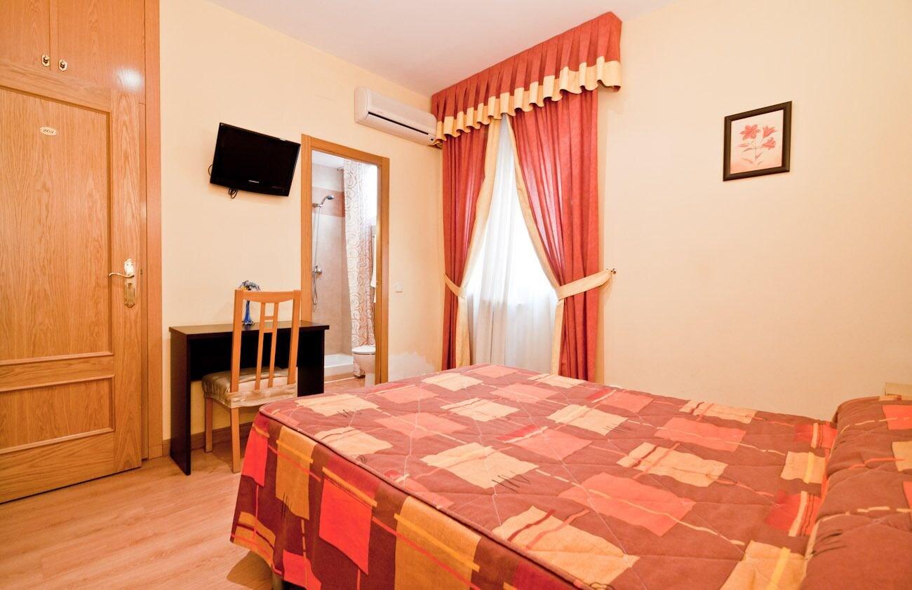 Hostal Las Cortes Madrid Exterior foto