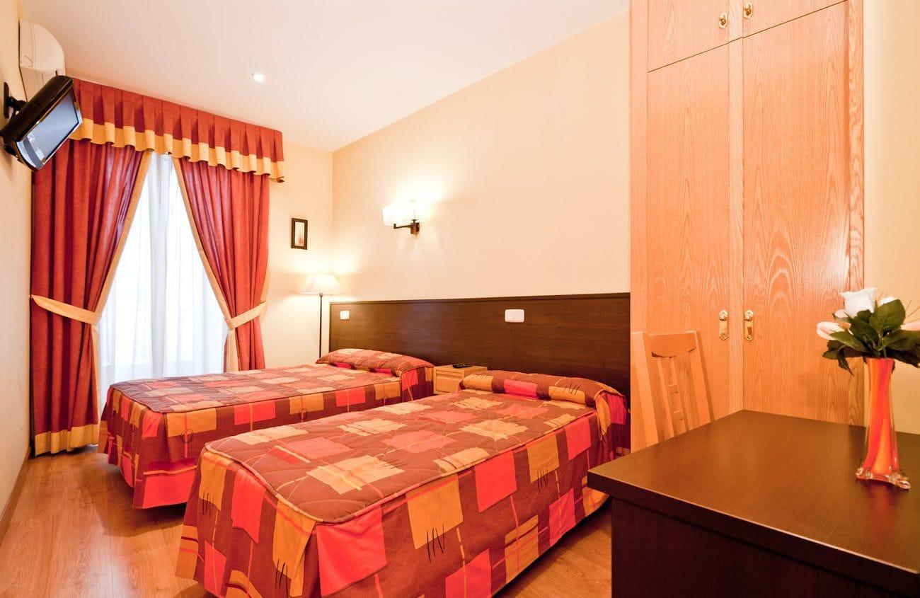 Hostal Las Cortes Madrid Exterior foto