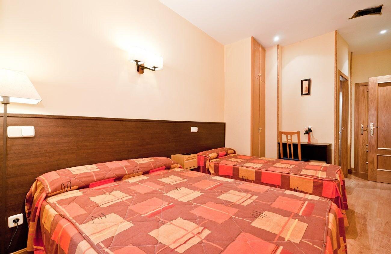 Hostal Las Cortes Madrid Exterior foto