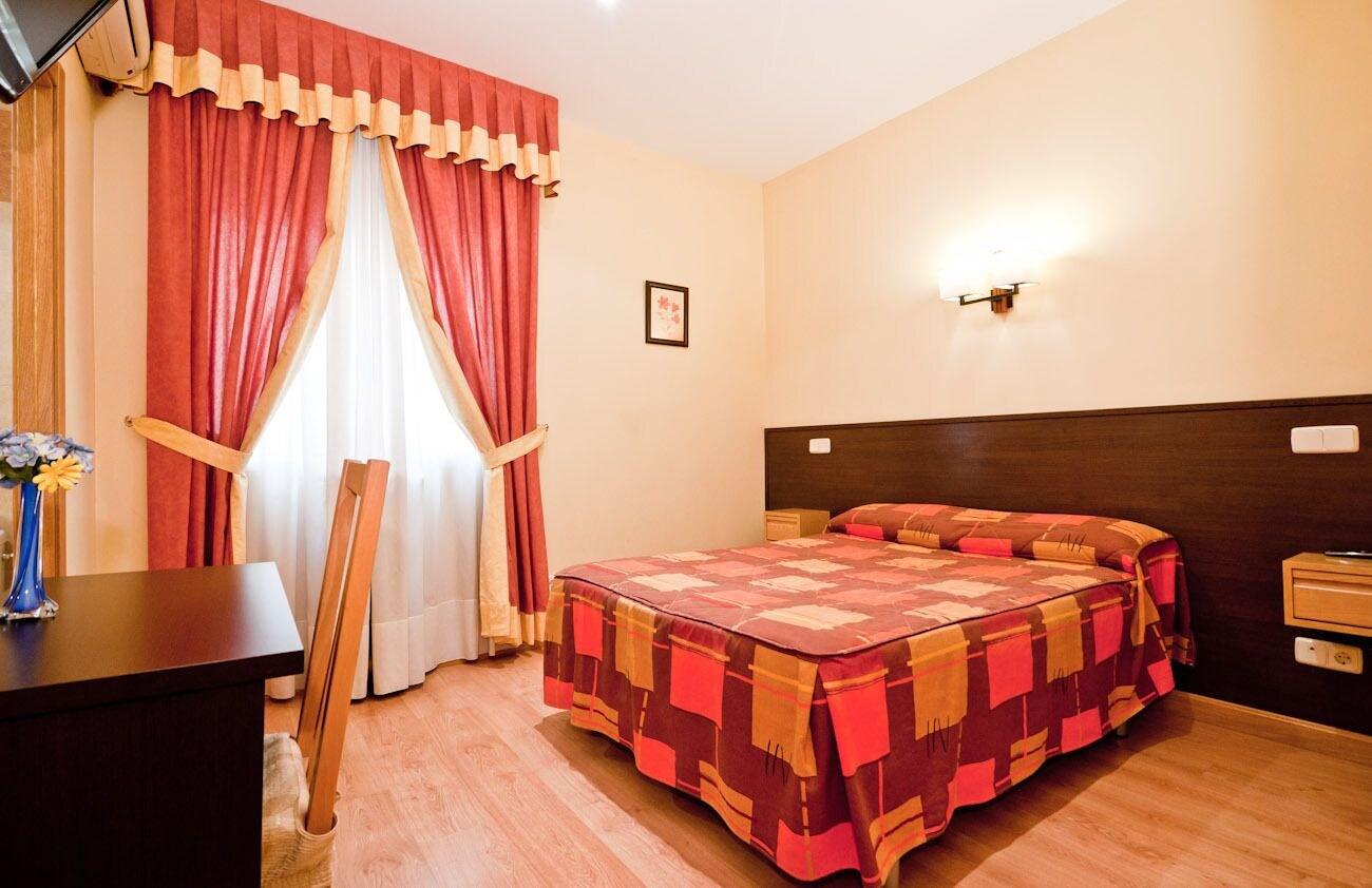 Hostal Las Cortes Madrid Exterior foto