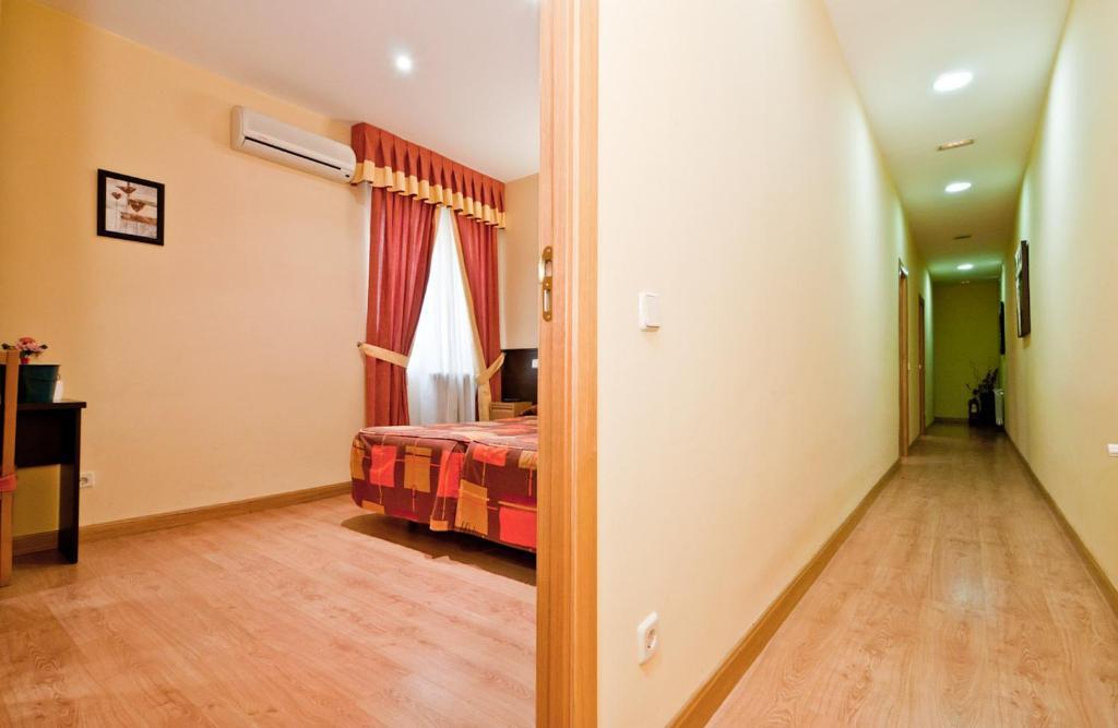 Hostal Las Cortes Madrid Exterior foto