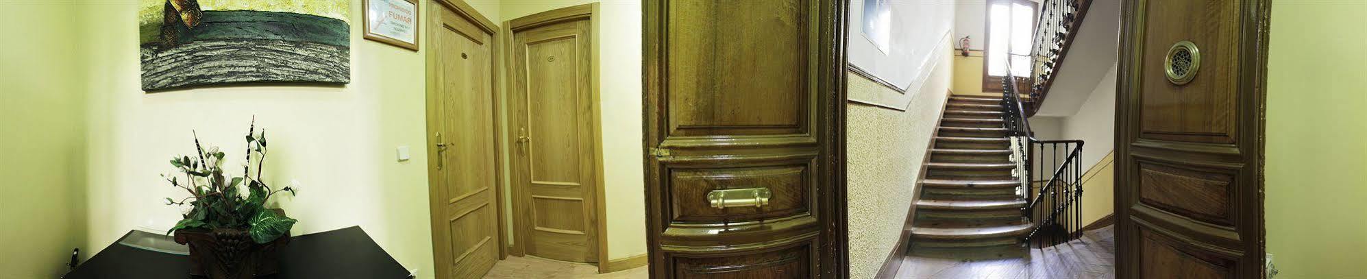 Hostal Las Cortes Madrid Exterior foto